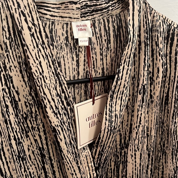 AUTRES FILLES NEW Gold Black Silky Flowy Sexy Blouse Top XS S - Picture 2 of 2